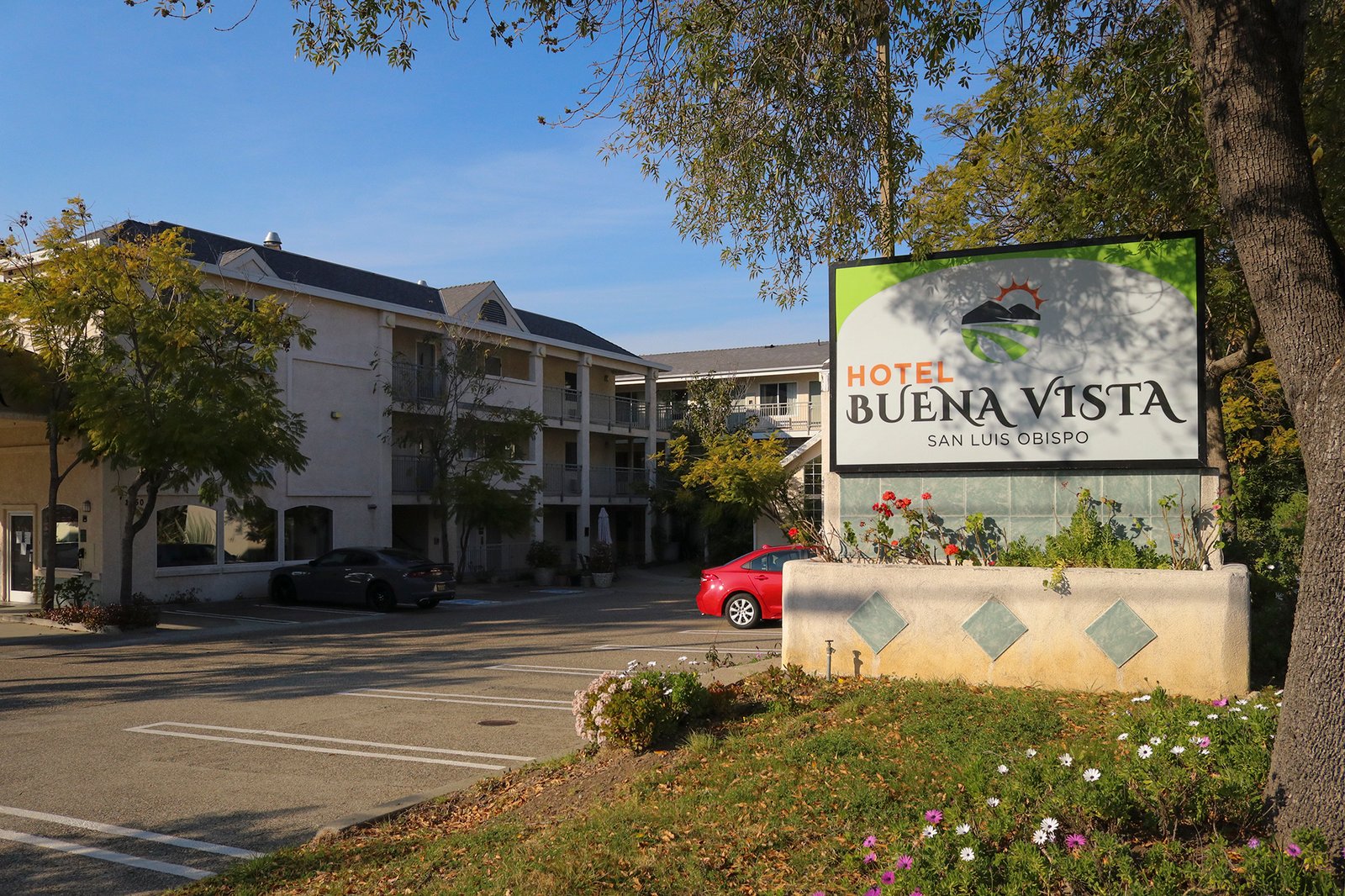 Colleges reassess safety plans after omicron surge 
