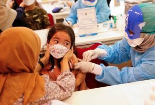 Covid-19 news live updates: vaccine mandate, Omicron symptoms, cases, free testing, quarantine...