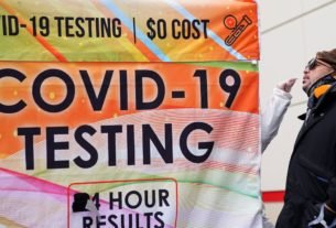 Covid news live updates: vaccine mandate, Omicron variant symptoms, home tests, CDC...