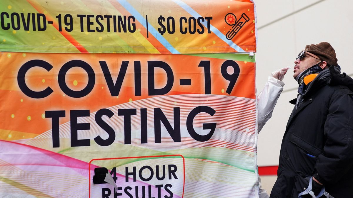 Covid news live updates: vaccine mandate, Omicron variant symptoms, home tests, CDC...