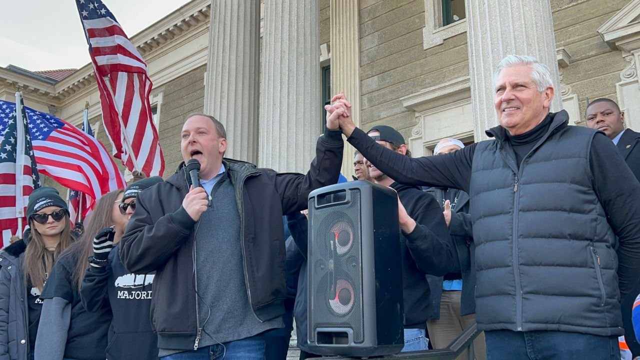 Demonstrators praise Blakeman's opposition to mask mandates 