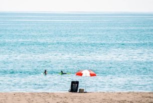 Travel and Omicron: Should I cancel my trip?