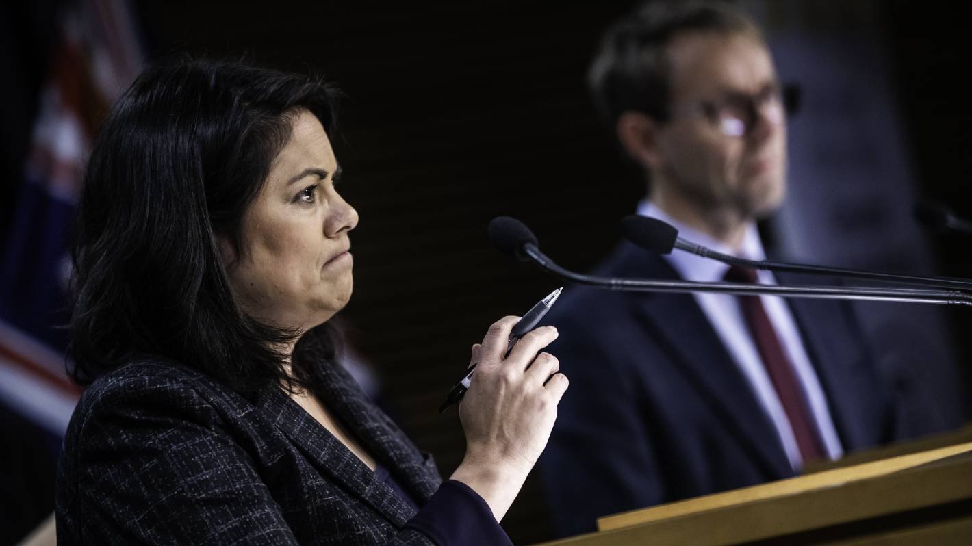Covid-19 live: Government details its three-stage Omicron plan - Stuff.co.nz