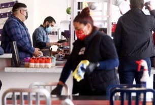 Expect a Post-Omicron Boom as Americans Binge on Services. Labor Is the Wildcard