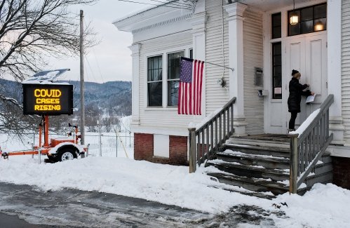 Valley News - COVID-19: Windsor OKs indoor mask mandate; Vt. Law School requires boosters