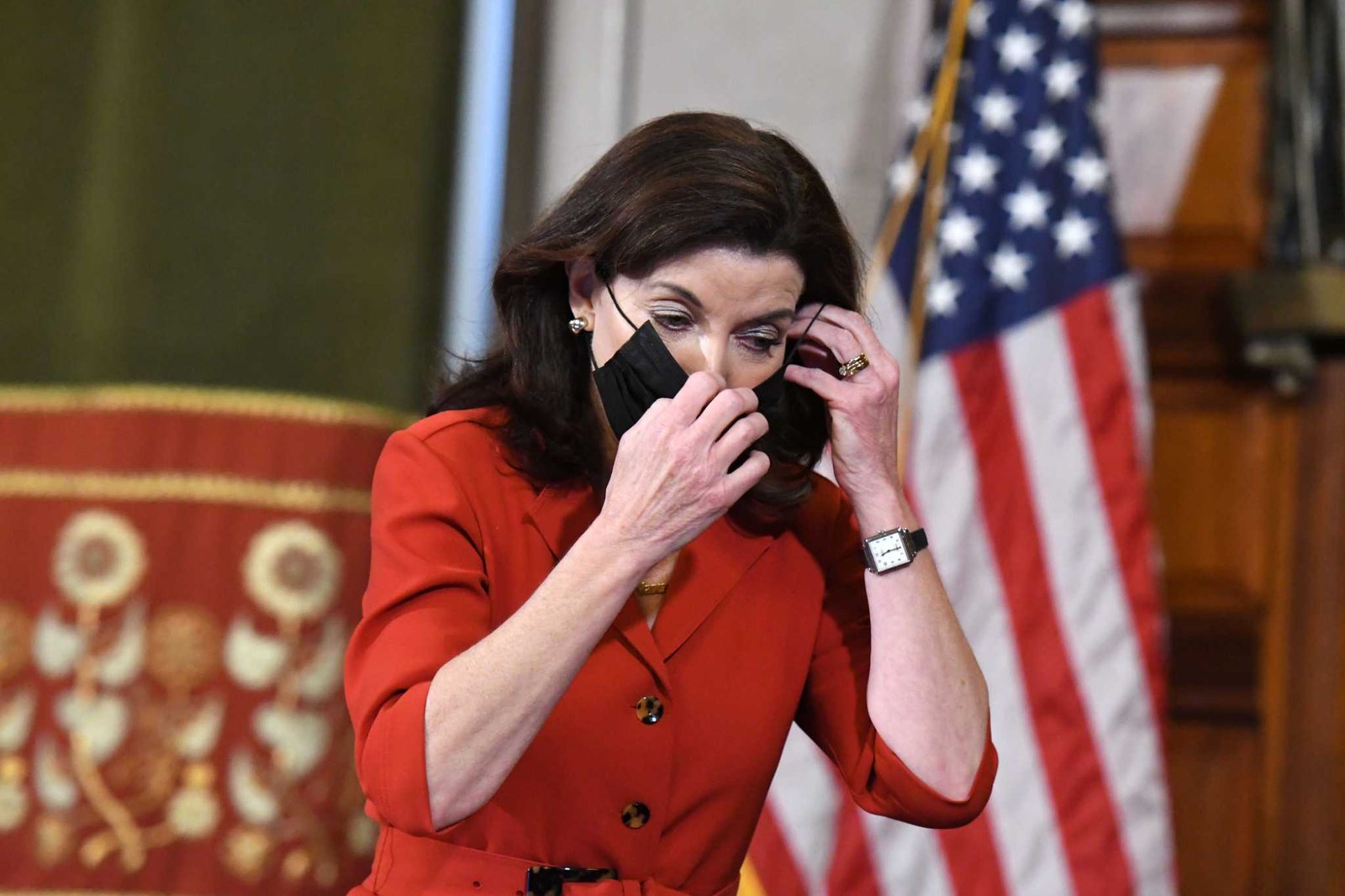 Hochul extends business mask mandate to Feb. 10, school mask policy remains indefinite