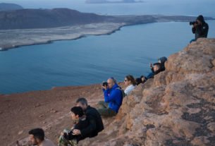 Undeterred by Omicron, Tourists Seek Sun in a Welcoming Spain