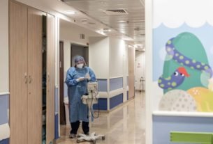 Omicron wave begins receding in Israel, but Bennett says hospitals still overloaded - Israel News