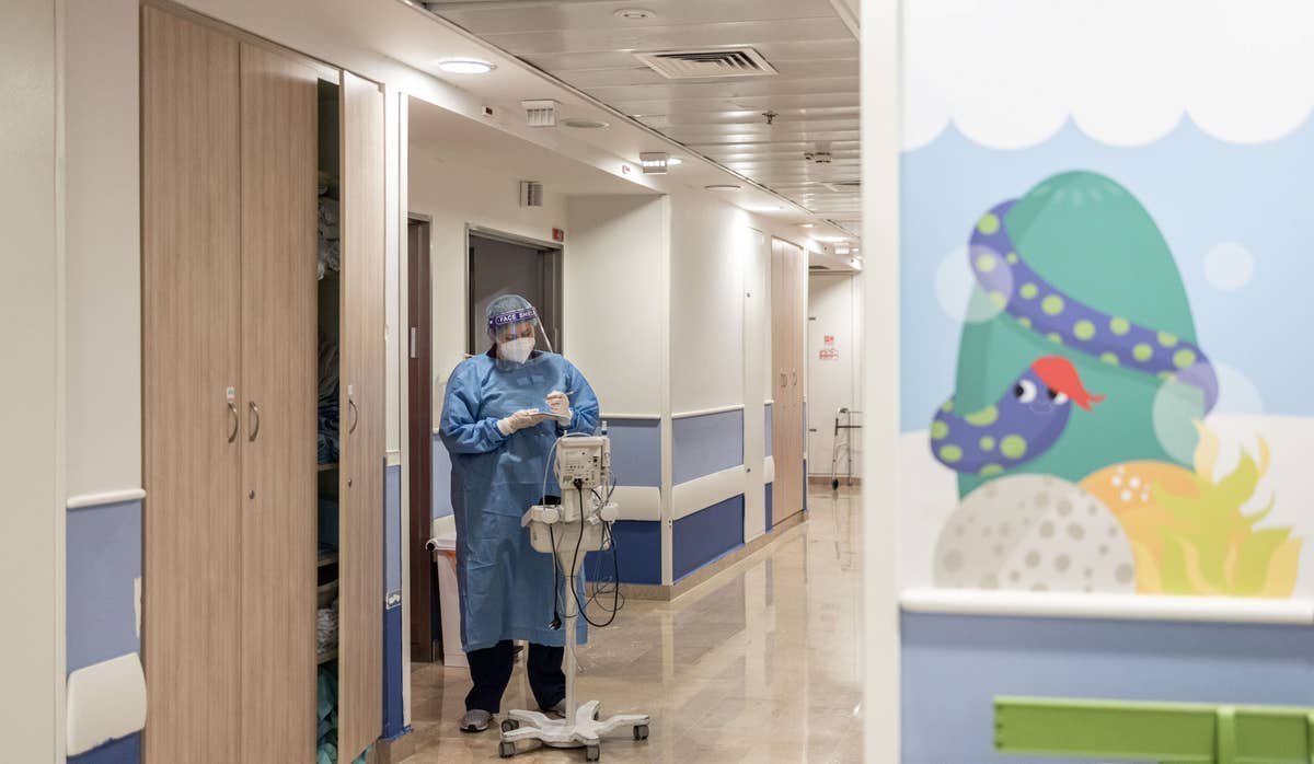 Omicron wave begins receding in Israel, but Bennett says hospitals still overloaded - Israel News