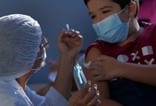 Covid Omicron news latest:: End of pandemic ‘not far away’ in UK as England restrictions ‘to be scrapped within weeks’