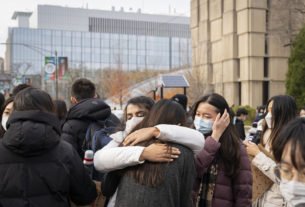Deaf UChicago student begs university to lift mask mandate so he can understand professors