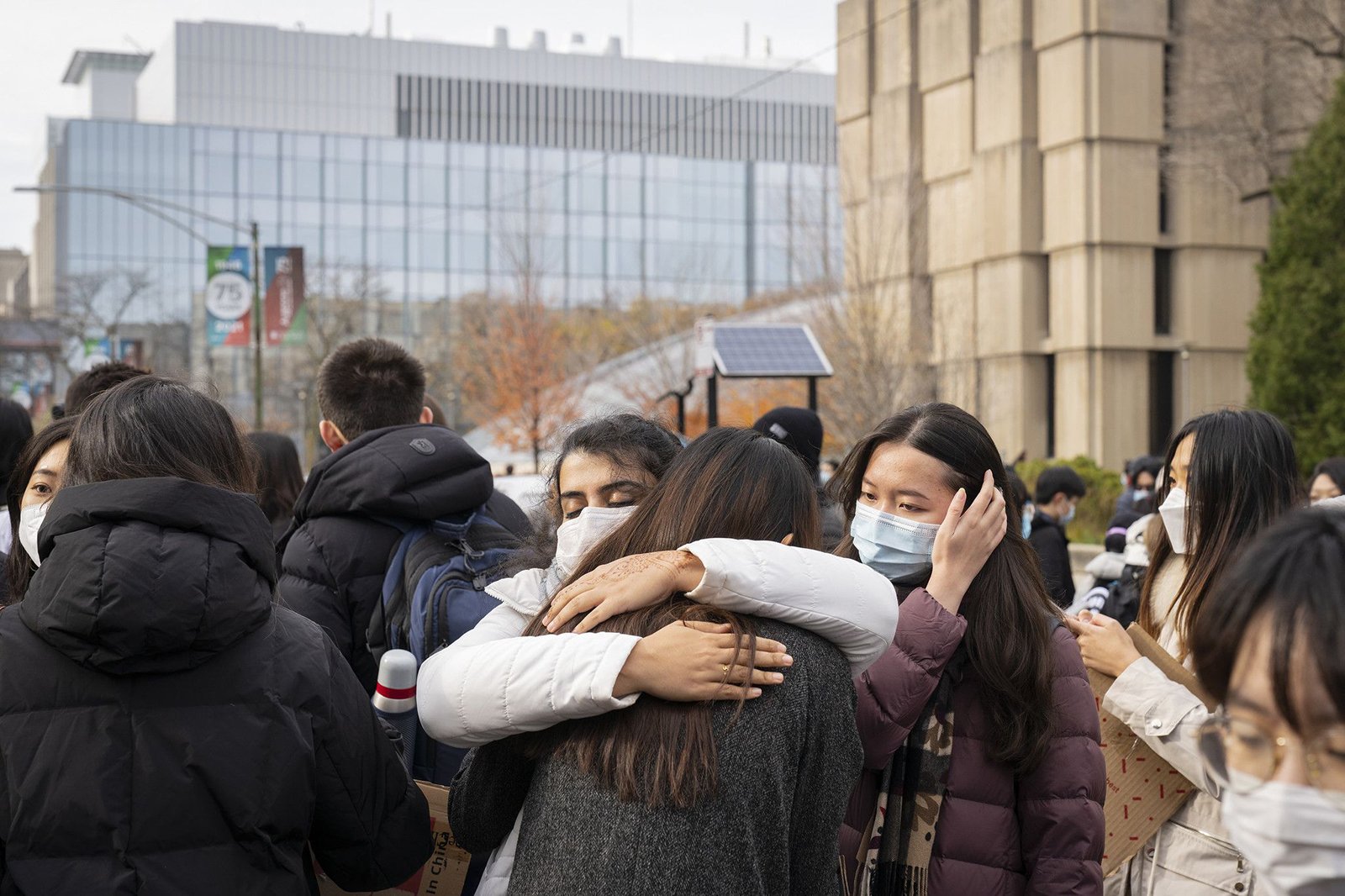 Deaf UChicago student begs university to lift mask mandate so he can understand professors
