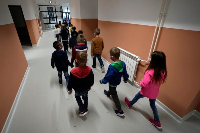 Michigan school district makes masks mandatory after community vote