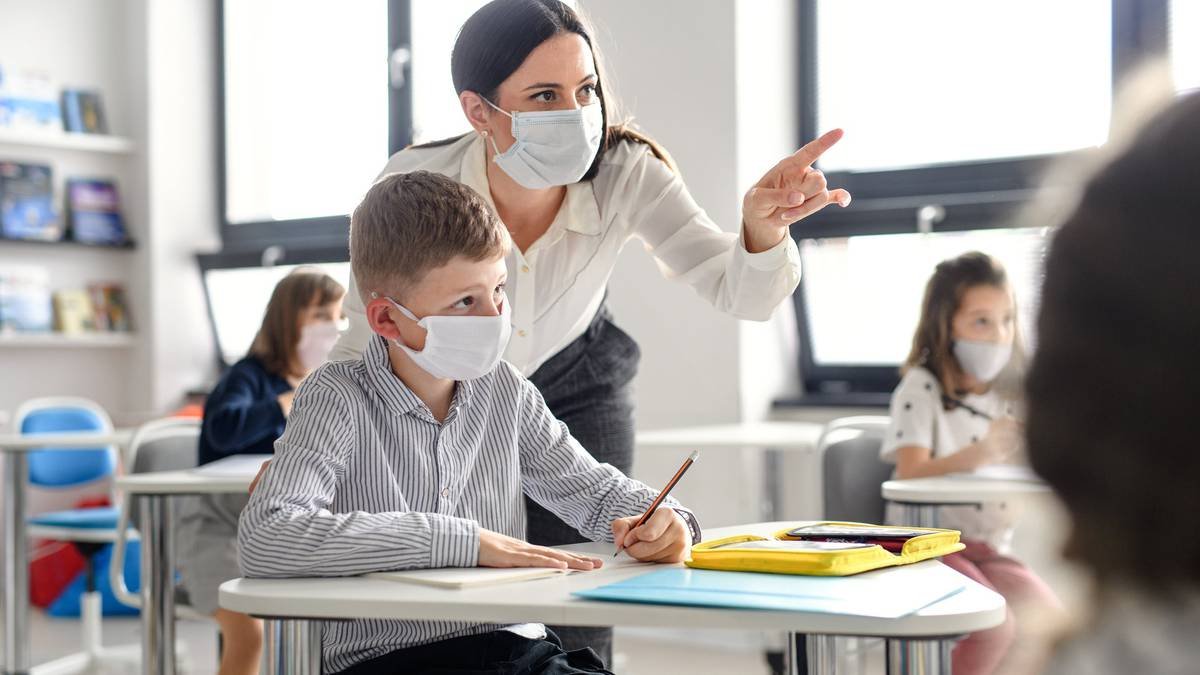 Covid 19 Omicron: Masks, tests, vaccinations - your back to school questions answered