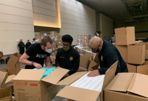 Mayor Scott, Volunteers Pack 50K COVID-19 Tests, 40K Masks For Baltimore City Schools – CBS Baltimore