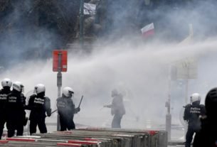 Water cannon, tear gas at COVID-19 protests in Brussels