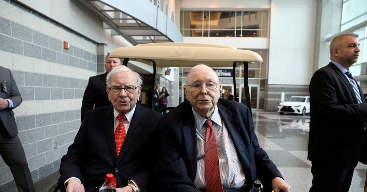 Buffett plans in-person Berkshire annual meeting as Omicron wave crests
