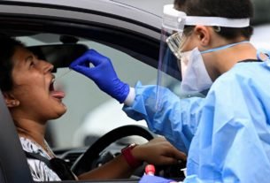 Australia COVID-19 deaths mount as return to school threatens new Omicron peak