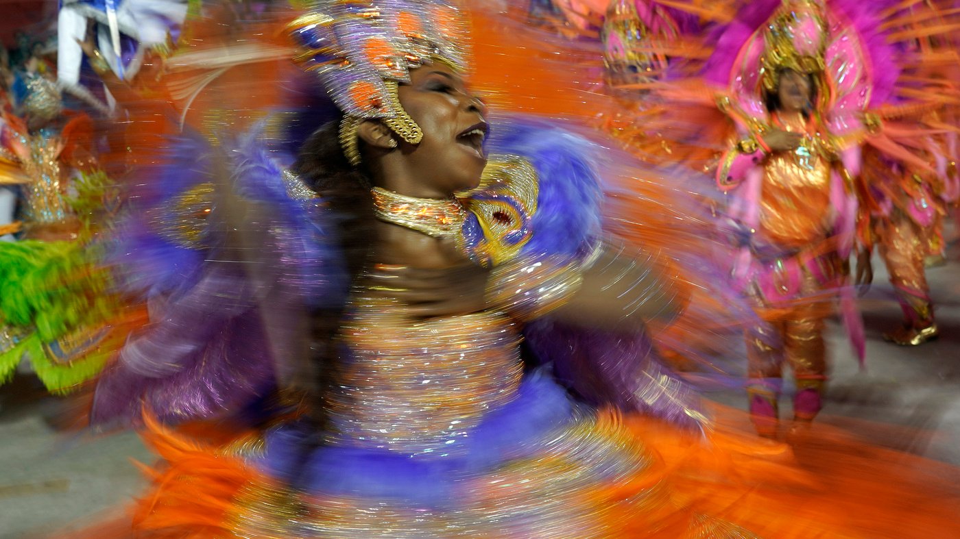Rio de Janeiro delays Carnival parades as omicron spreads in Brazil : NPR