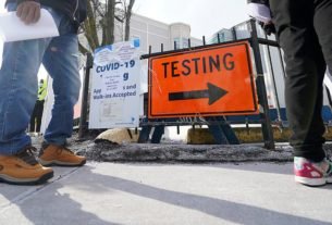 Omicron could be peaking in the US — but experts urge caution