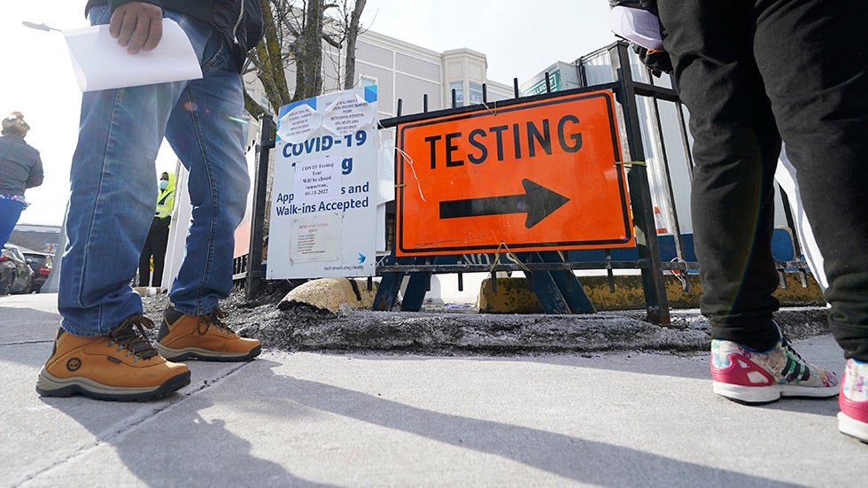 Omicron could be peaking in the US — but experts urge caution