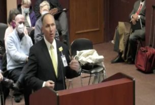 Michael+Everett%2C+president+and+COO+of+McCullough-Hyde+Memorial+Hospital%2C+gives+a+briefing+on+local+COVID+numbers+at+Tuesday%E2%80%99s+city+council+meeting.+%0A