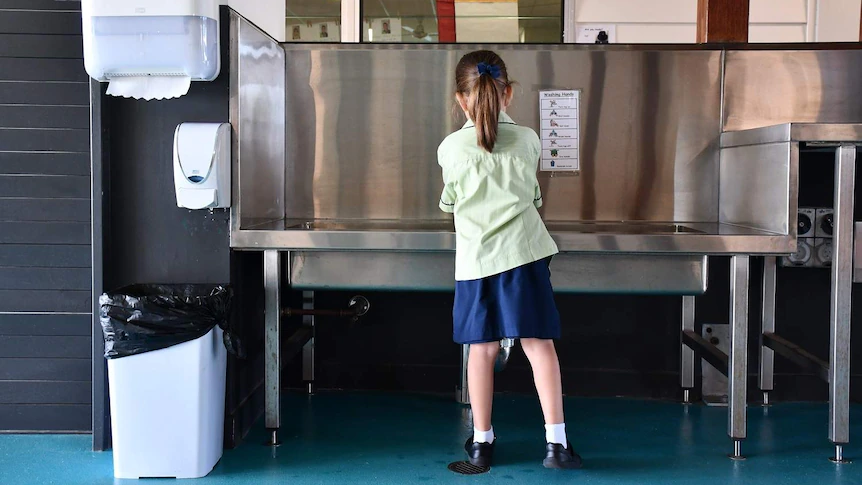Queensland's COVID-19 plan for schools has been released. Here's what you need to know about mask and testing requirements