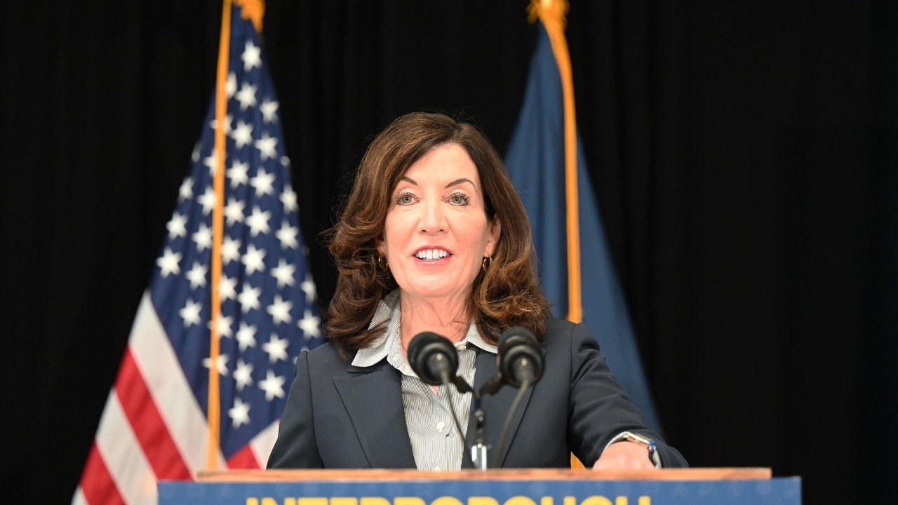 WATCH LIVE: Gov. Hochul updates New Yorkers on COVID-19