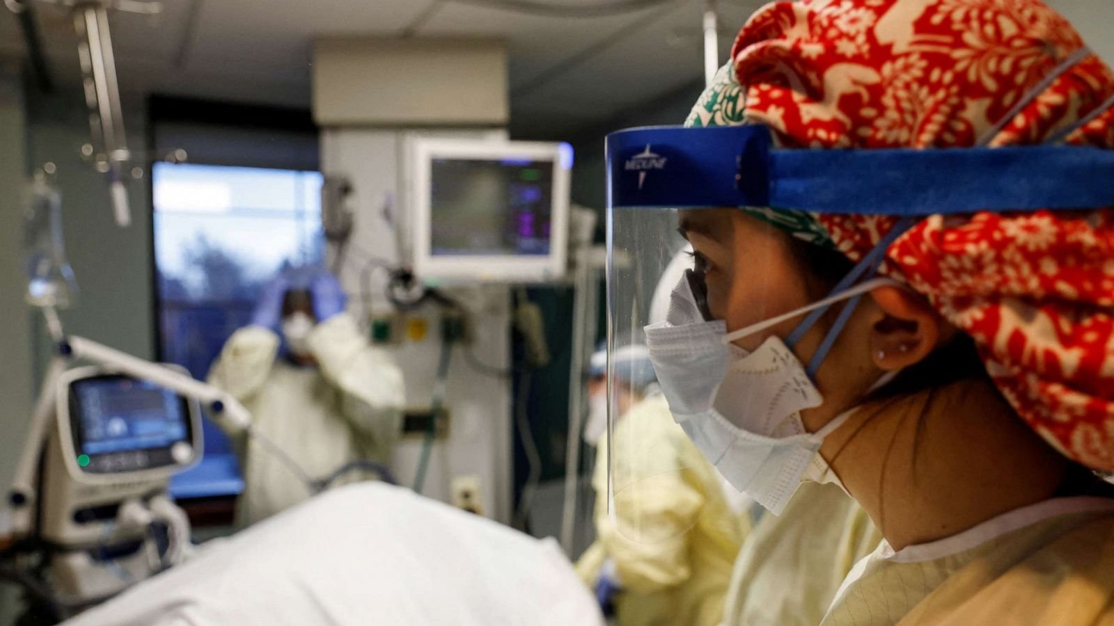 COVID-19 live updates: Hospitalizations and pediatric hospitalizations at all-time highs