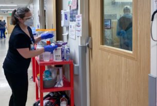 Omicron symptoms can be milder. Here's why patients are still flooding hospitals : Shots