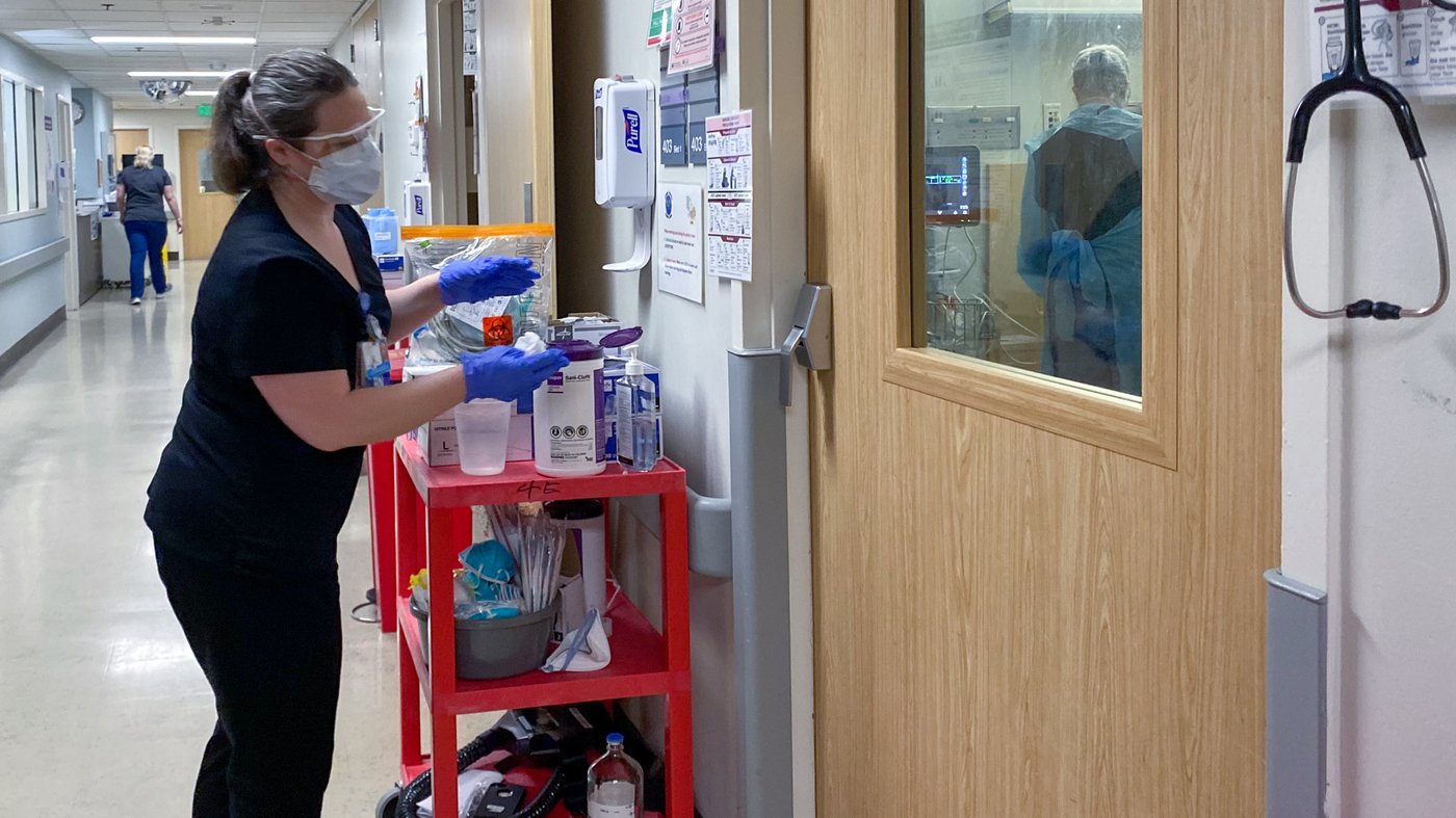 Omicron symptoms can be milder. Here's why patients are still flooding hospitals : Shots