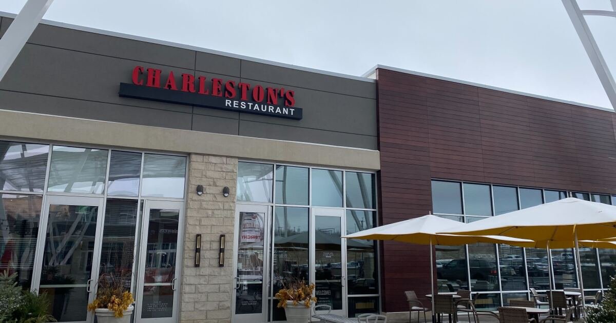 Armed with vaccines and masks, Kansas City diners brave cold and COVID for Restaurant Week | KCUR 89.3