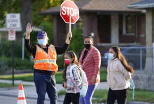 Parents, scientists make case against masks in schools