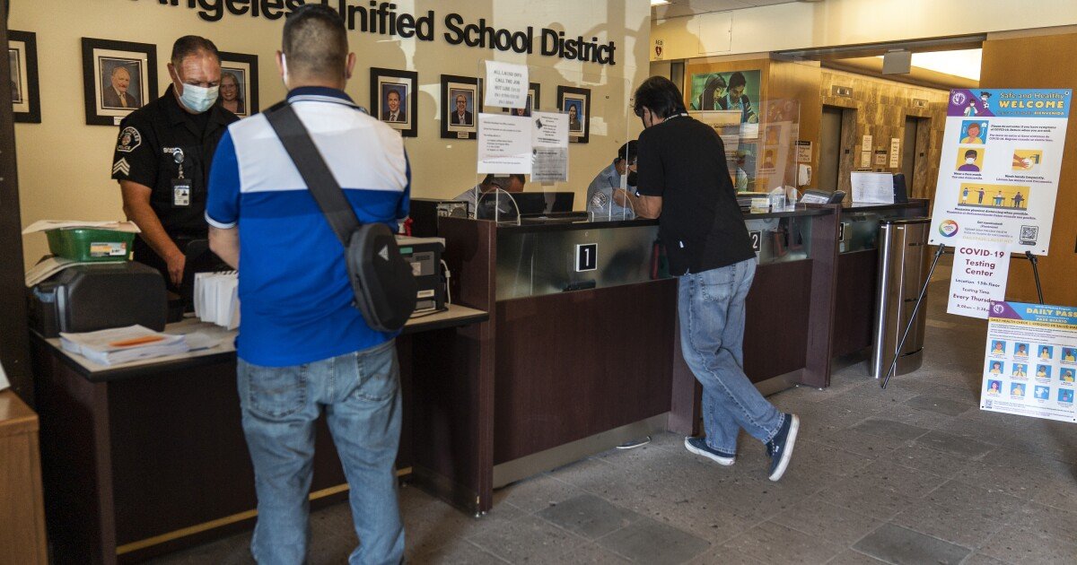 Los Angeles Unified updates COVID-19 mask, testing requirements