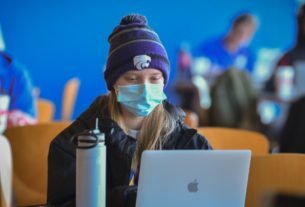 At UMKC, a rare Missouri college without a mask mandate, students are ‘on edge’ about COVID outbreaks | KCUR 89.3