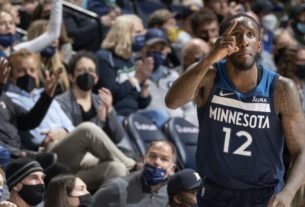 Towns applauds Minneapolis' vaccine mandate at Target Center