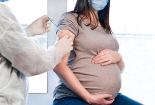 Pregnant women with COVID-19 face greater risk of premature births and infant death