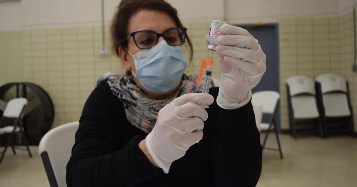 COVID-19 cases, hospitalizations trend downward | Covid-19 | beloitdailynews.com - Beloit Daily News