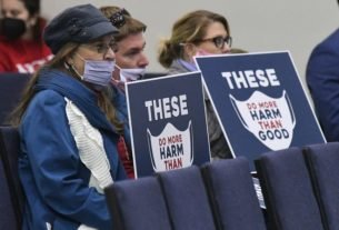 The New Hanover County Board of Education voted again on the district's mask mandate Tuesday Feb. 1, 2022 after reinstating it in January. Just over a dozen people came out to speak against reinstating the mask mandate in New Hanover County Schools. [KEN BLEVINS/STARNEWS]