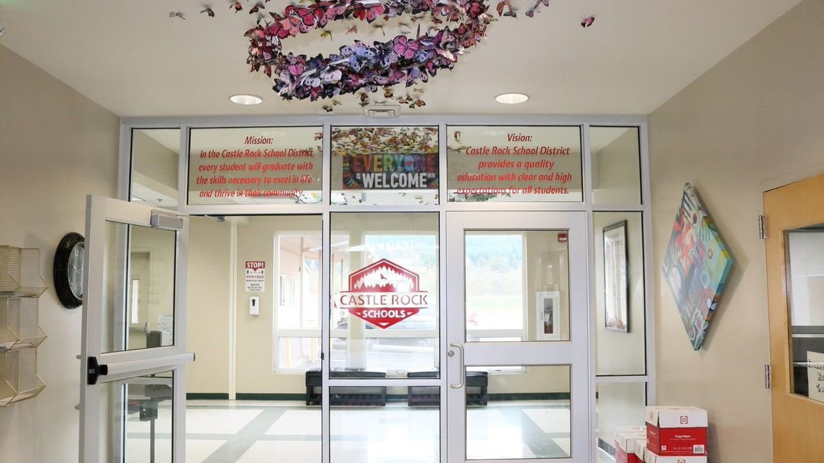 Castle Rock school superintendent says on masks, his hands are tied