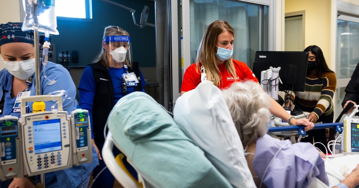 Texas COVID-19 hospitalizations down as omicron wave appears to crest
