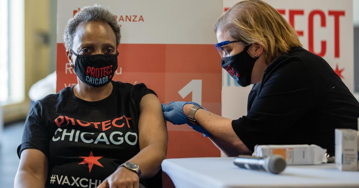 Illinois coronavirus: Mask, restaurant vaccine mandates could be rolled back ‘soon’