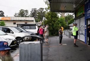 Australia's COVID-19 hospital admissions fall to lowest in weeks