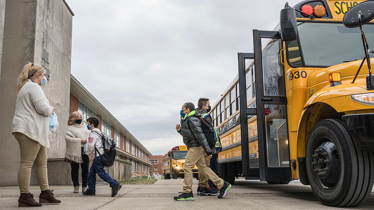 Ohio school COVID-19 cases fall as omicron wave descends from peak